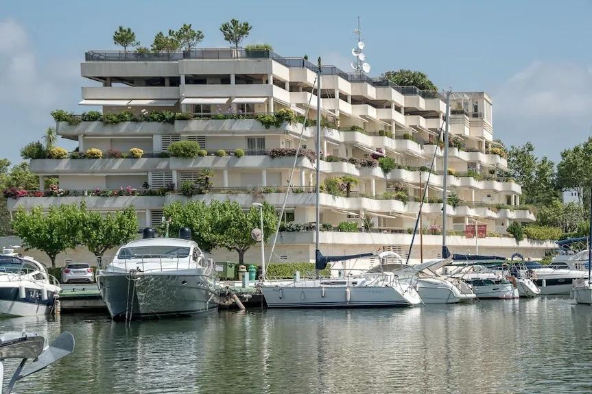 EXCLUSIVO PISO EN PORT D’ARO CON VISTAS AL CANAL, DOS TERRAZ