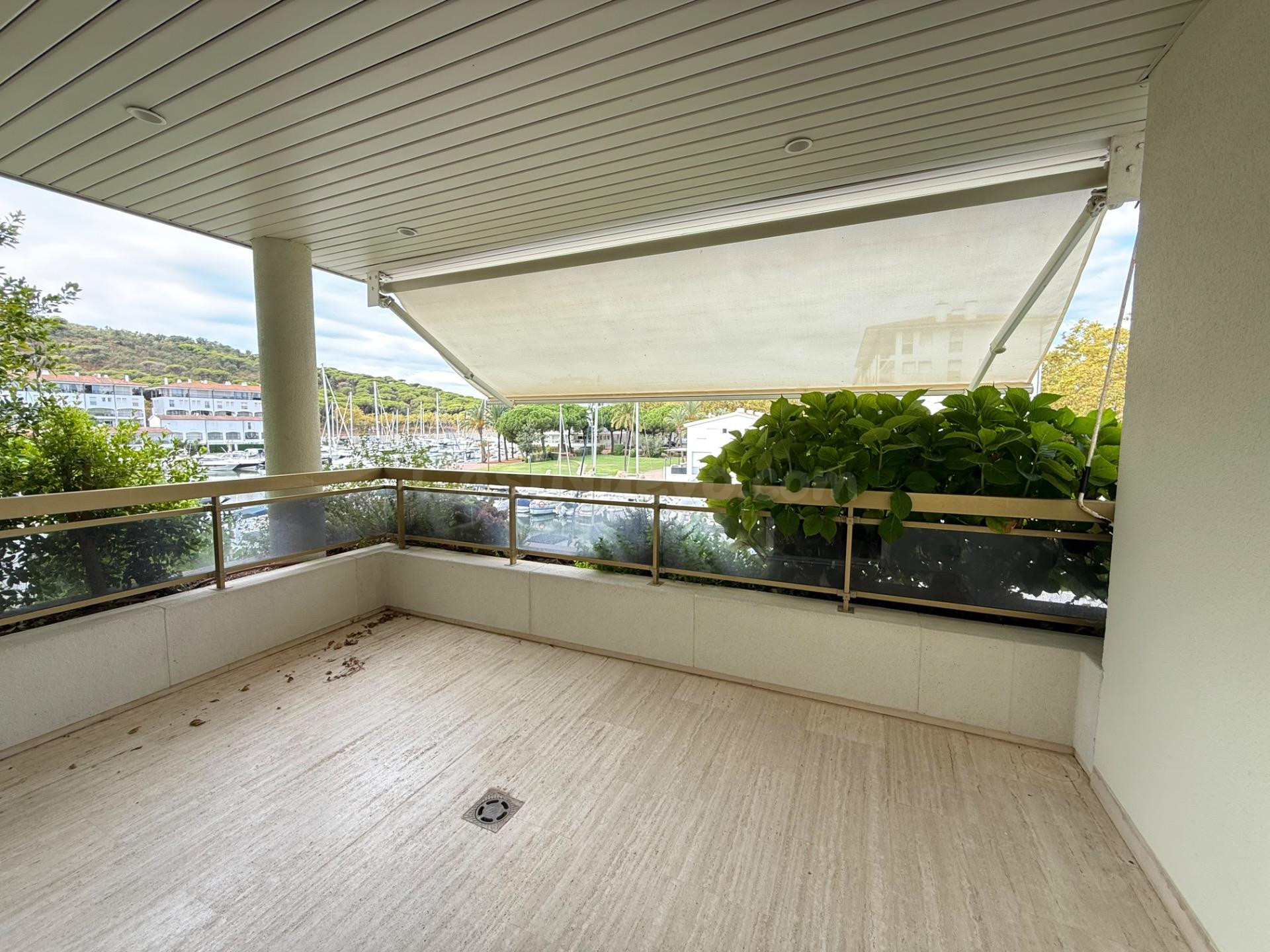 EXCLUSIVO PISO EN PORT D’ARO CON VISTAS AL CANAL, DOS TERRAZ - foto 3