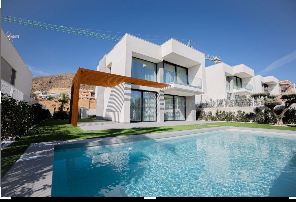Chalet de Obra Nueva en Sierra Cortina – Diseño, Confort y Exclusividad