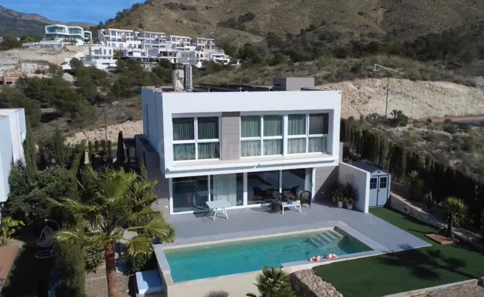 Villa moderna con eficiencia energética en Balcón de Finestrat