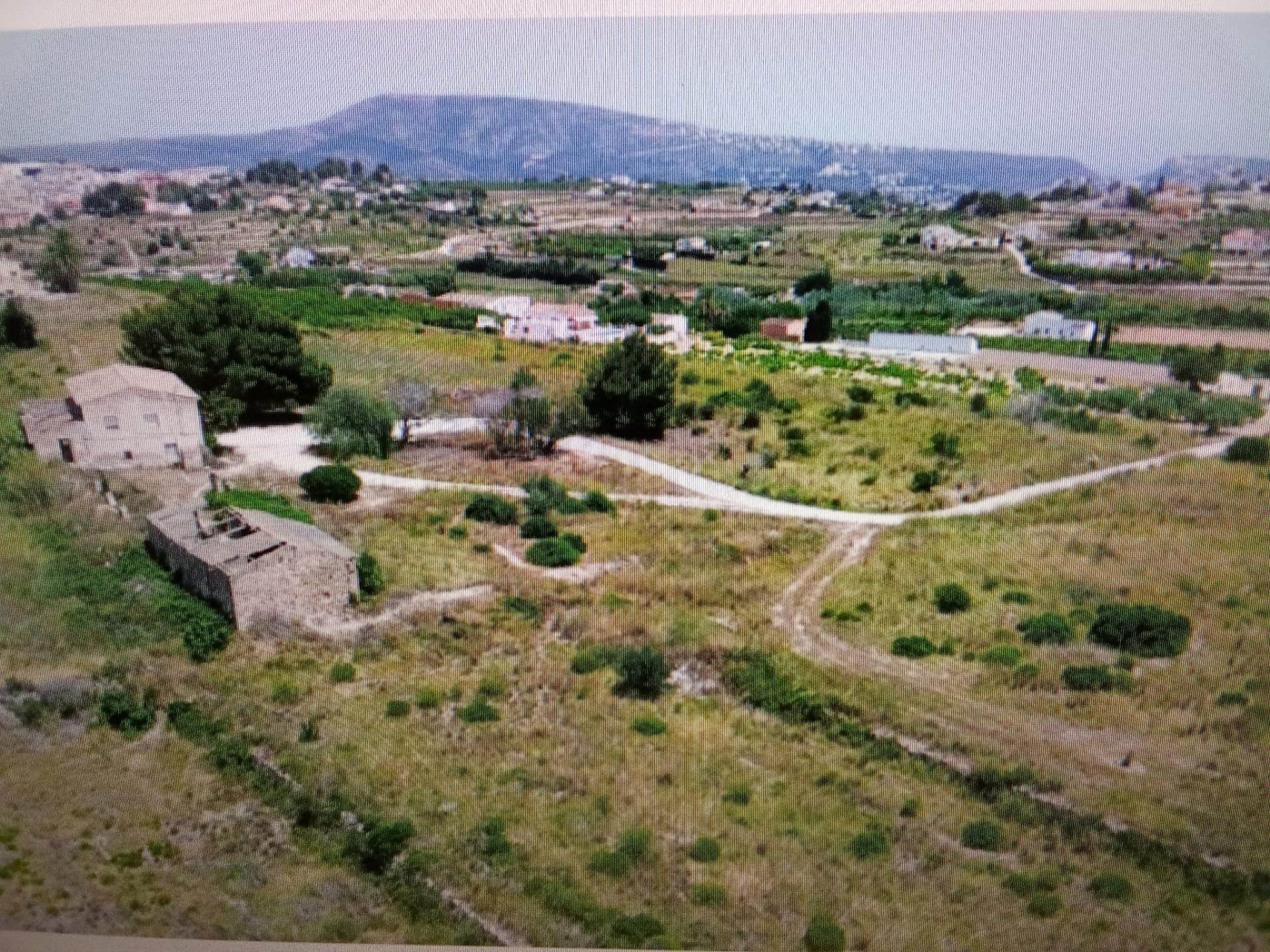 Finca rústica con terreno y vistas abiertas