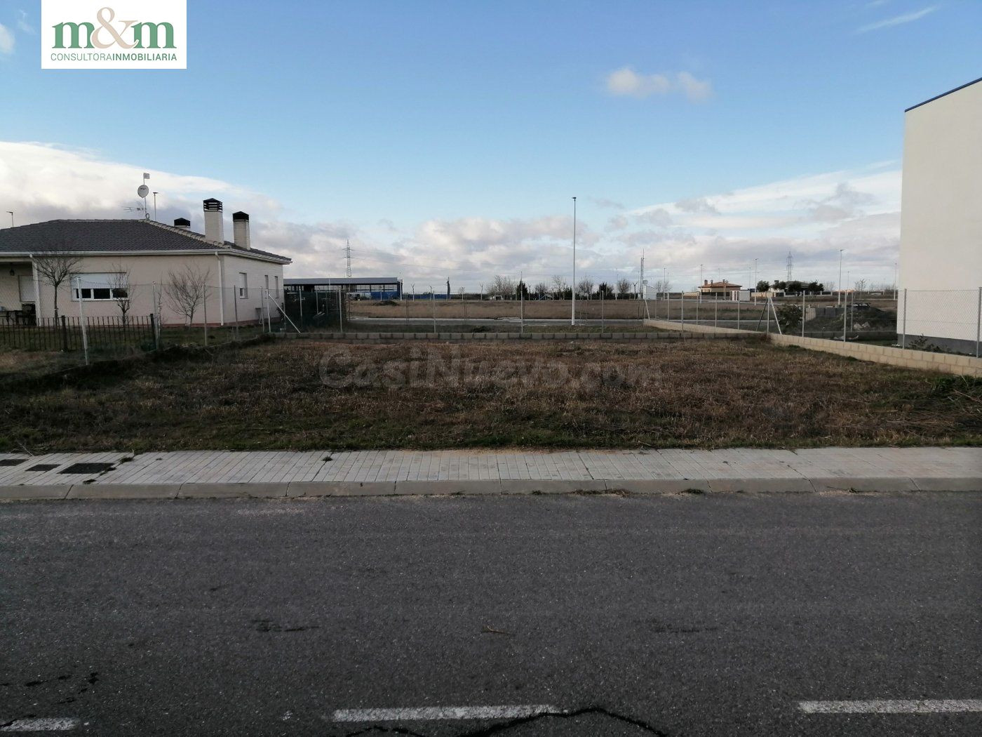 se vende parcela urbana en Moriscos, vallada y con todos los - foto 5
