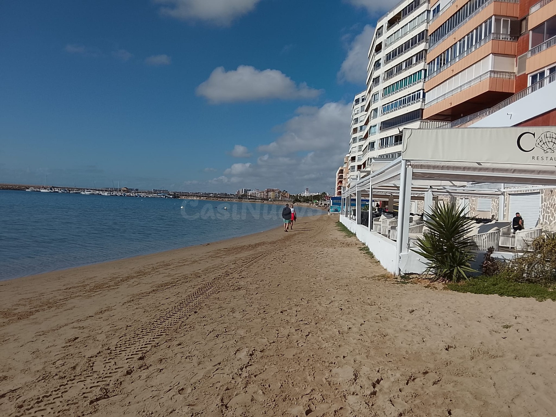 APT EN PRIMERA LINEA de 3 habitaciones con Garaje y Piscina a 30 Metros de la Playa del Acequión