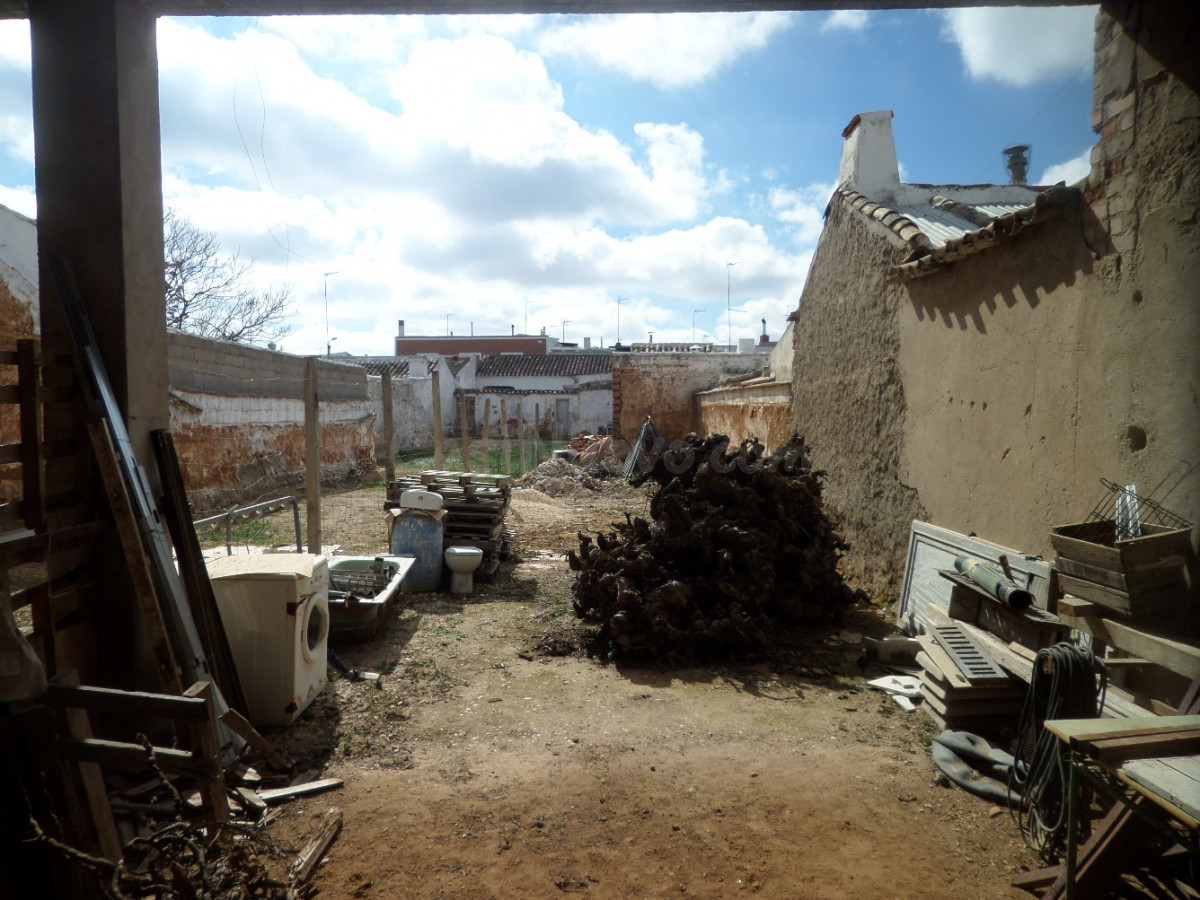 *¡OPORTUNIDAD DE ULTIMA HORA! SOLAR DE 145 m2 MUY PROXIMO A JUAN CARLOS I*