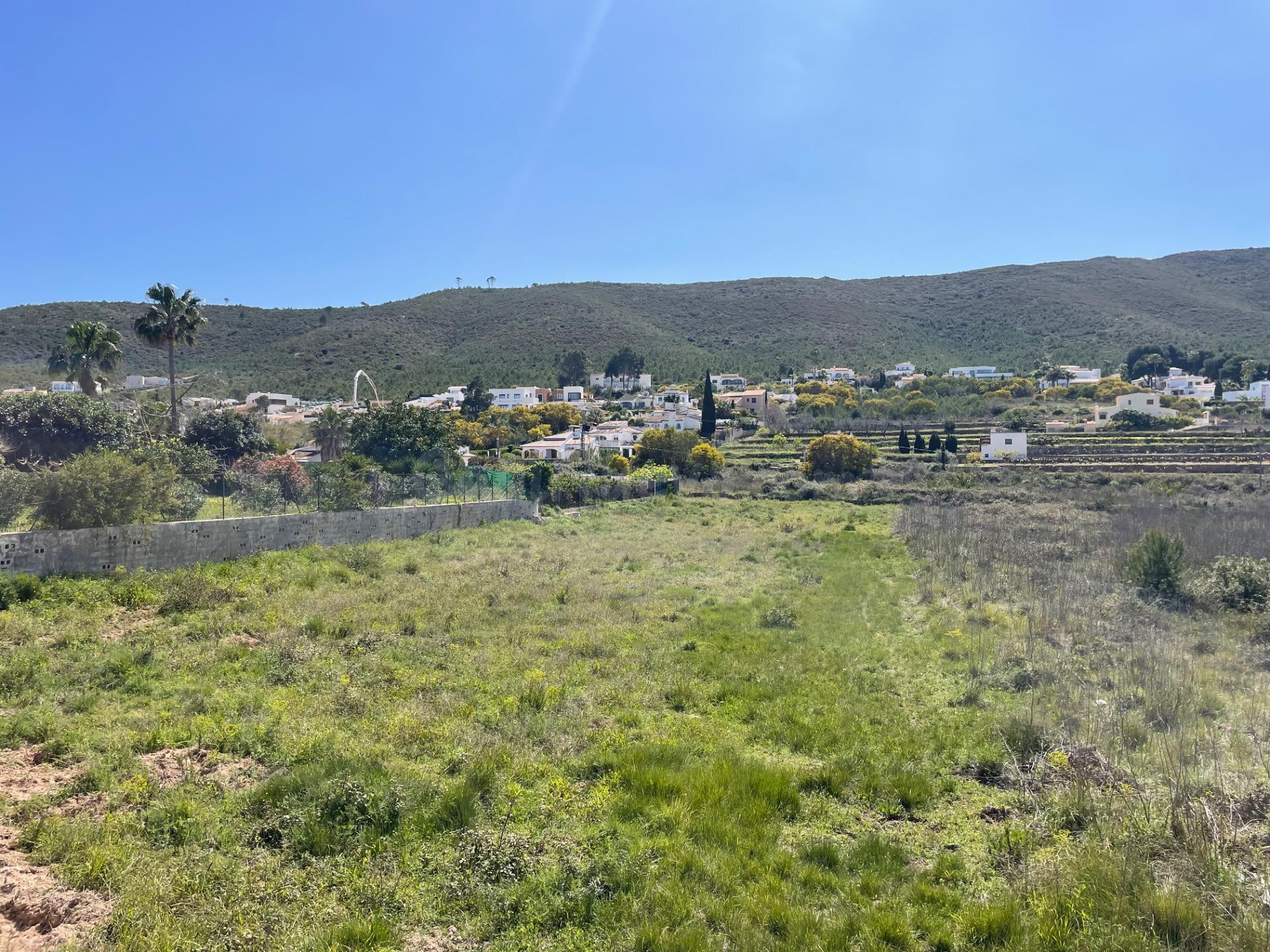 Terreno en Jávea en zona residencial | 2.143 m2 con gran pot