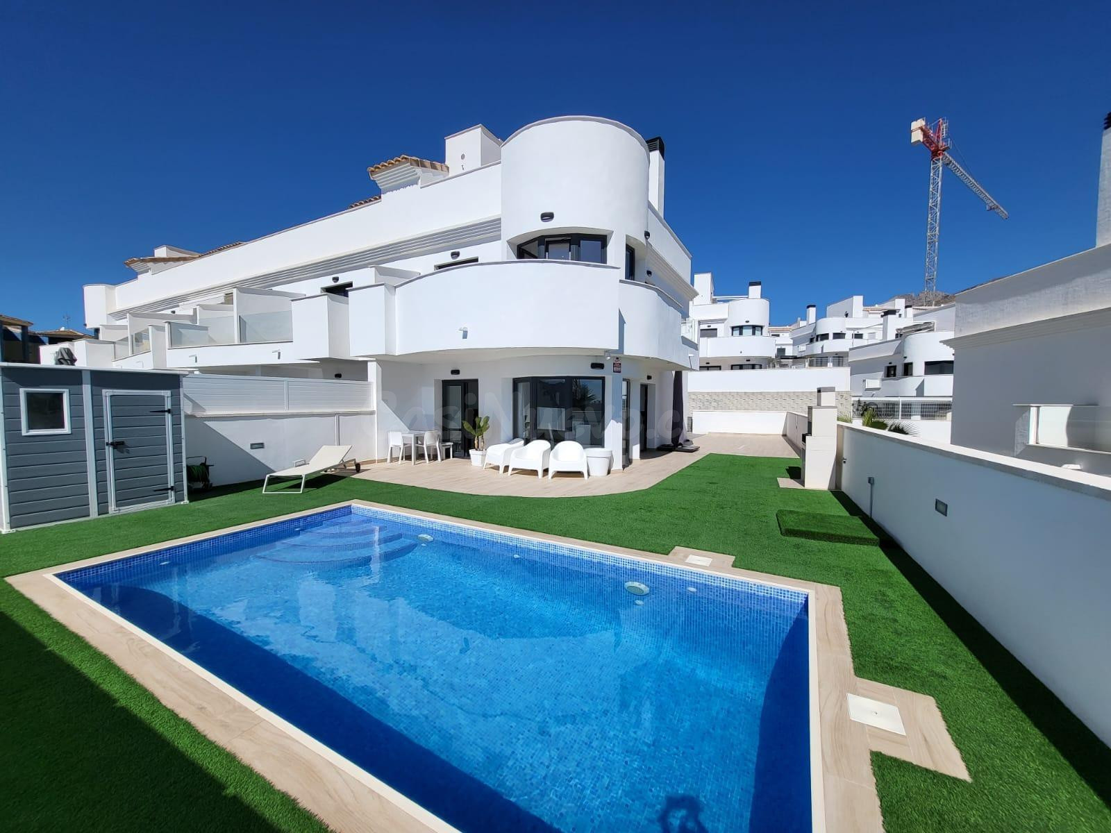 Moderno y exclusivo adosado en Finestrat