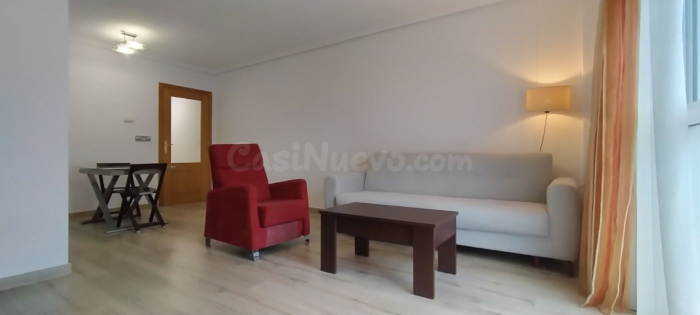 ALQUILER SÓLO DE TEMPORADA Piso de 3 dormitorios y 2 baños e - foto 2
