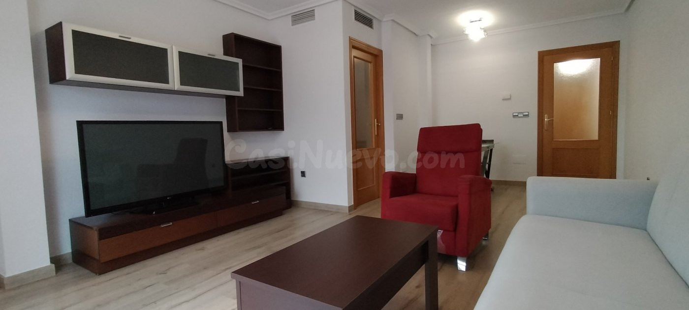 ALQUILER SÓLO DE TEMPORADA Piso de 3 dormitorios y 2 baños e - foto 3