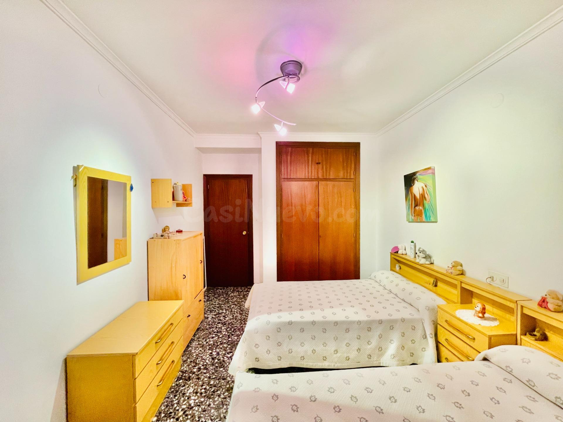 AMPLIO PISO DE 210 m2 CON TERRAZA Y DOS BALCONES – GRANDES POSIBILIDADES