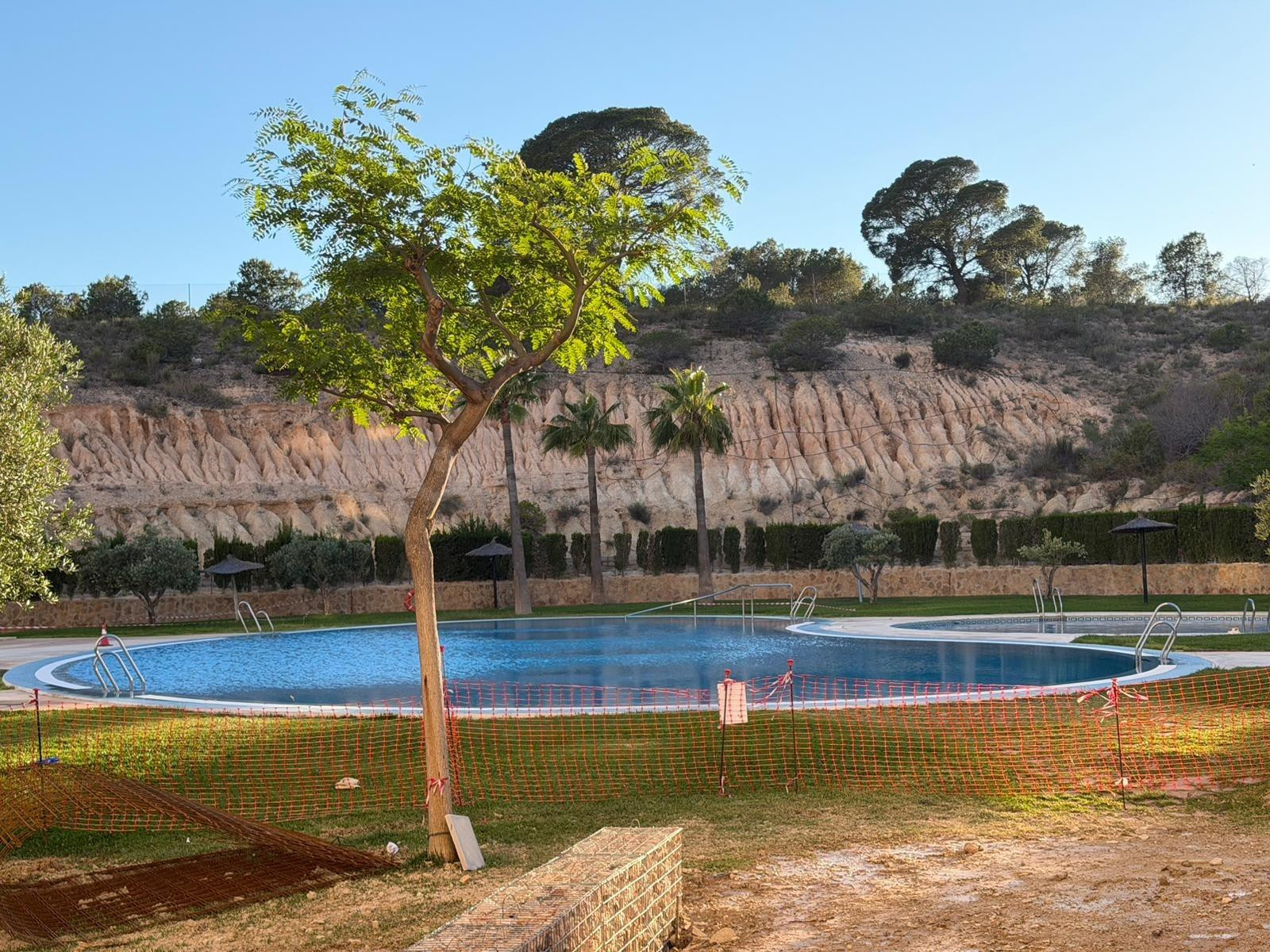 Apartamento con inmejorables vistas al mar y a la montaña en zona tranquila y cercana a todos los servicios - foto 4
