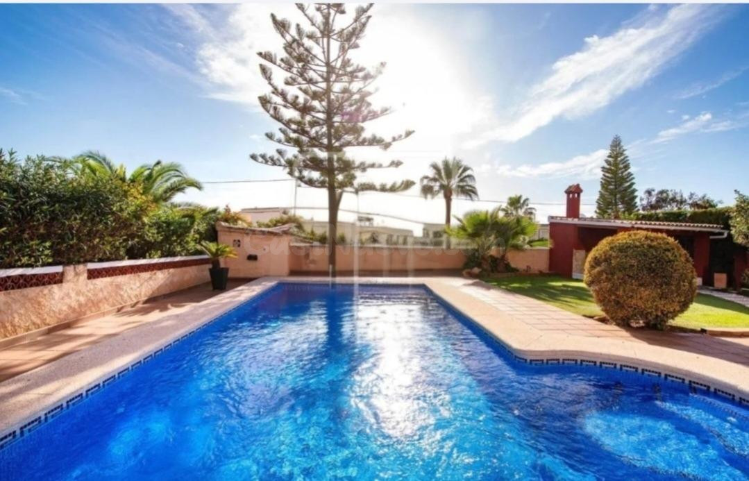 Espectacular Villa con Vistas al Mediterráneo, Piscina Privada y Total Privacidad en Calpe