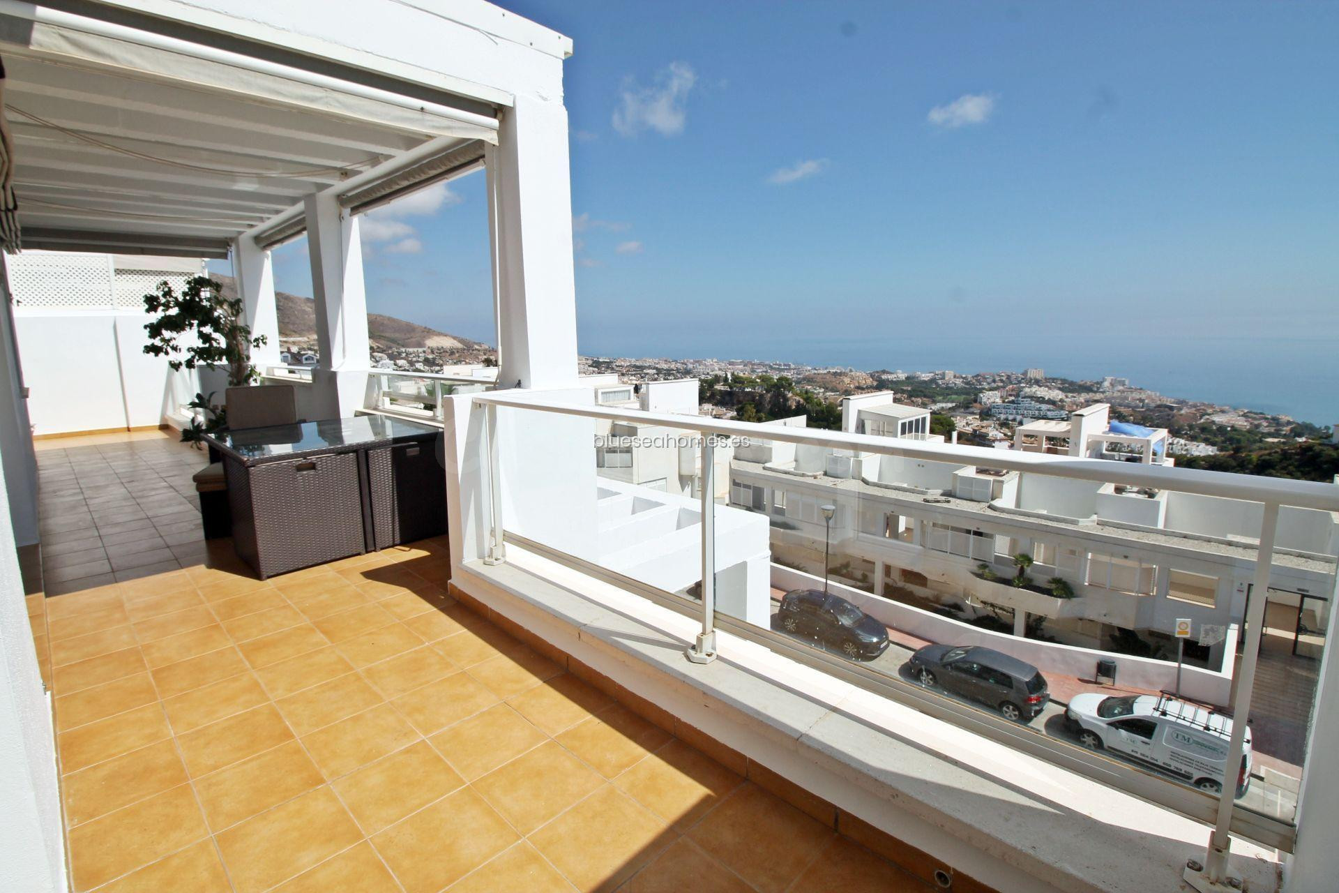 Venta de ático dúplex con dos dormitorios en Benalmádena, Málaga, Costa del Sol