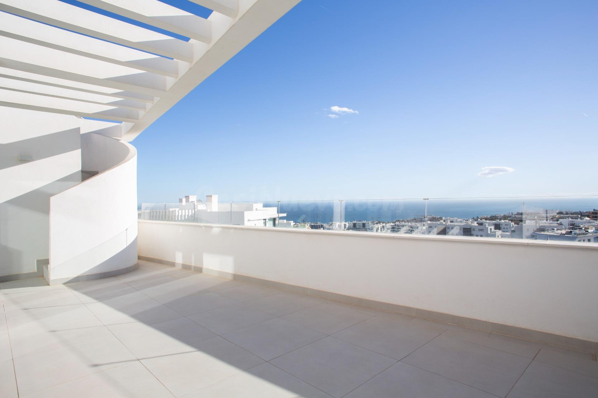 Venta de ático con dos dormitorios en Fuengirola, Málaga, Costa del Sol