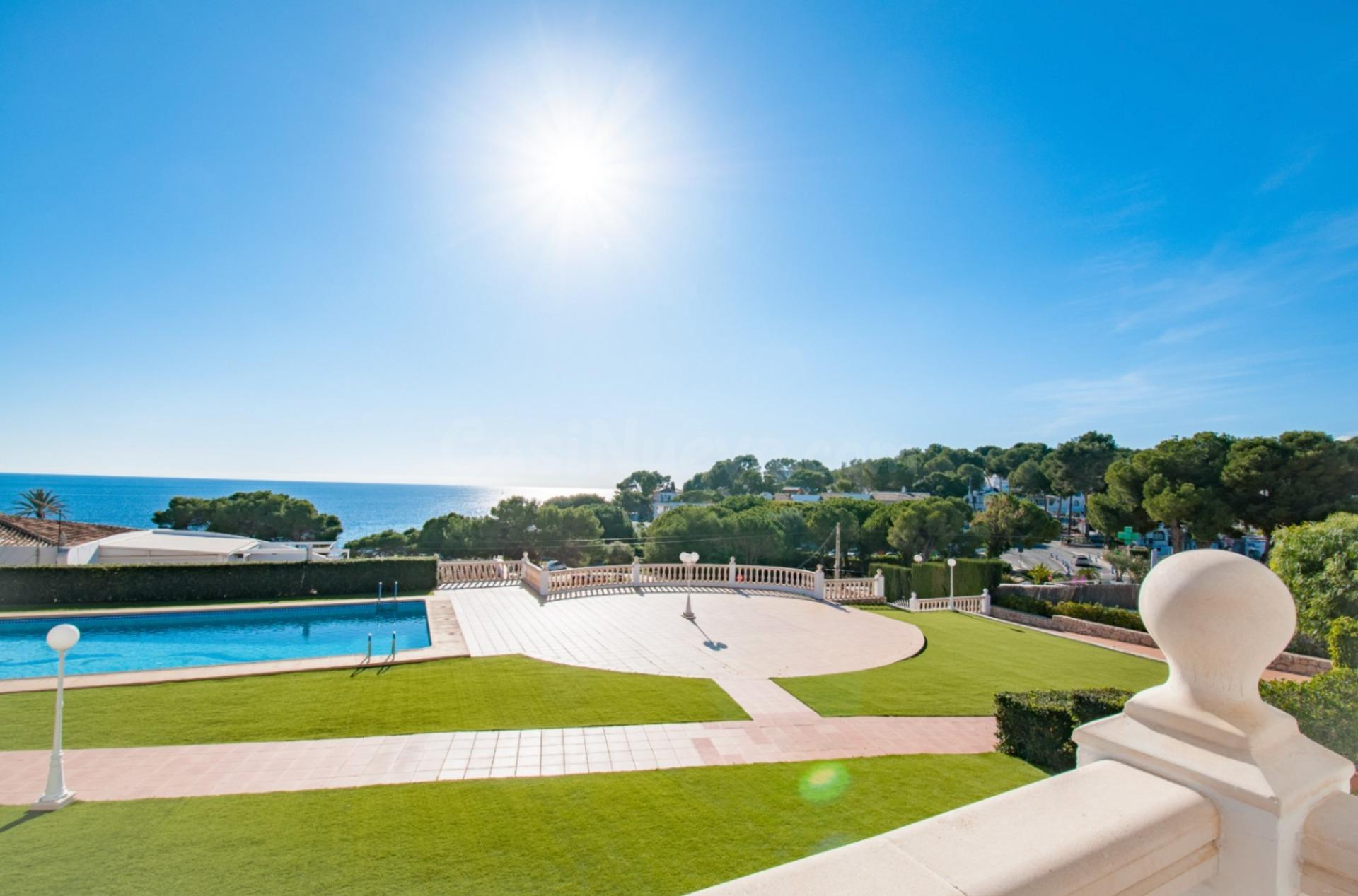 Encantador apartamento con impresionantes vistas al mar en Moraira - foto 2