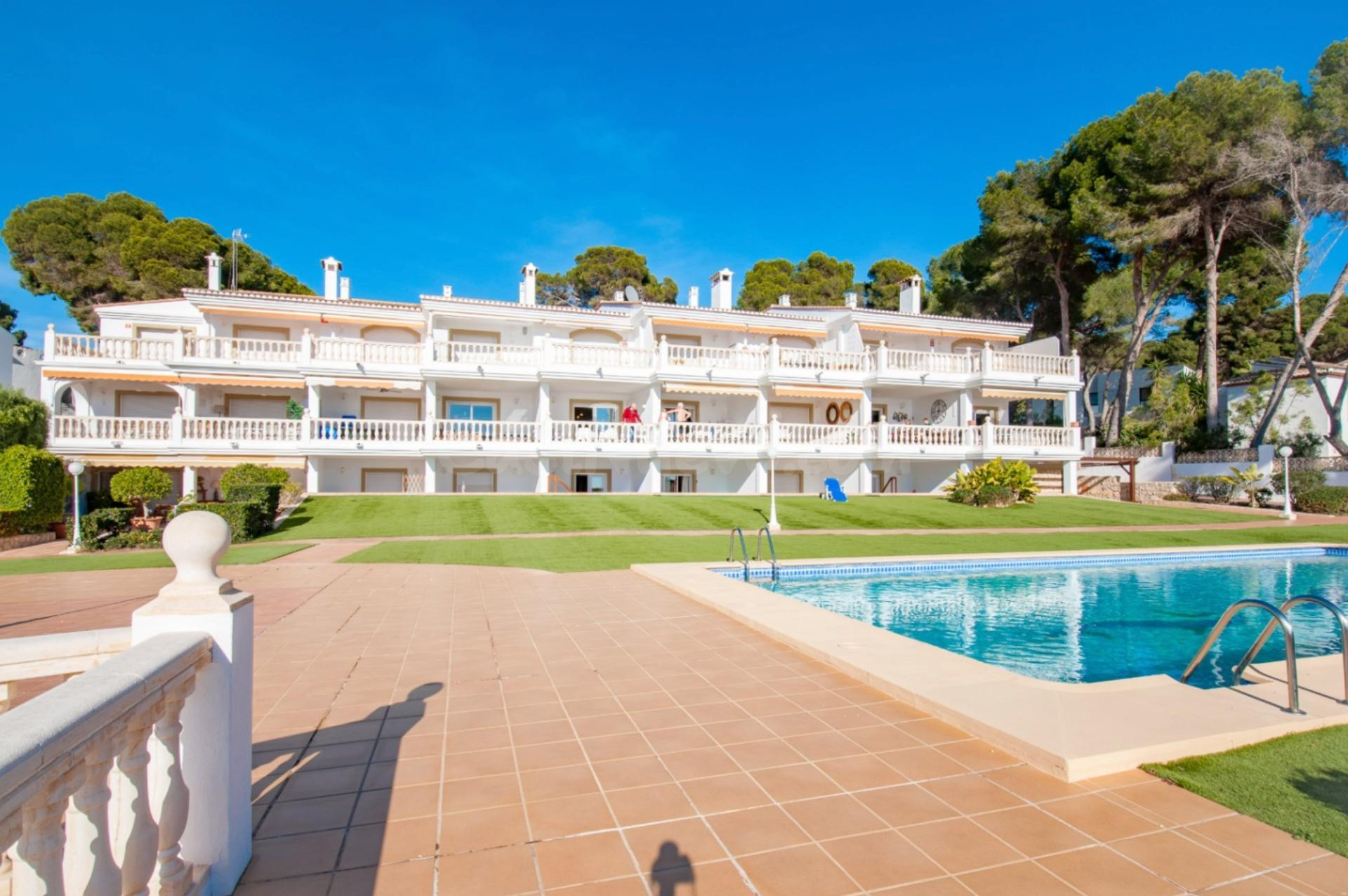 Encantador apartamento con impresionantes vistas al mar en Moraira - foto 3