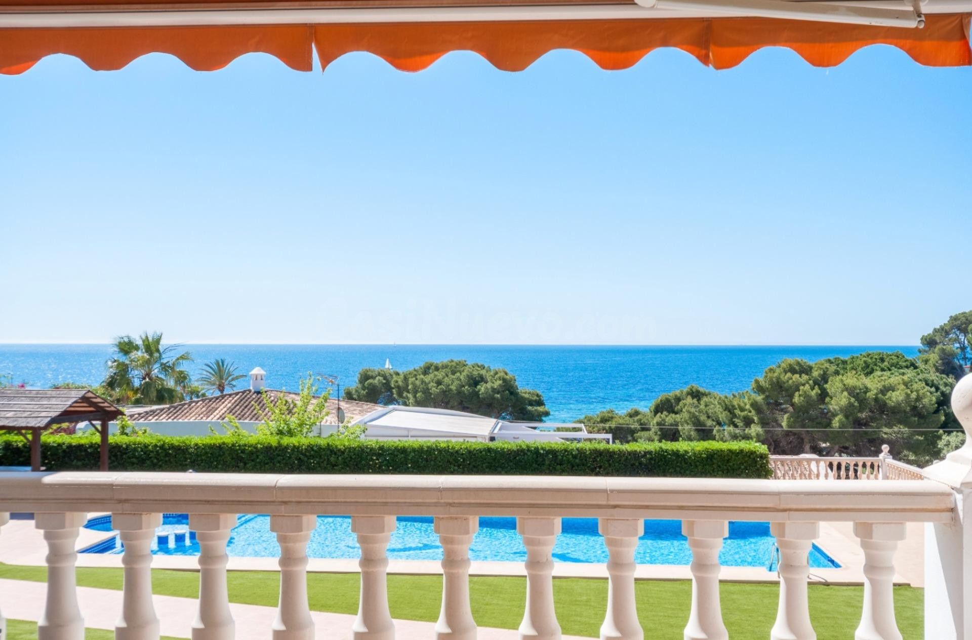 Apartamento en venta en Playetes, Moraira – Vistas panorámicas al mar a 50 m de la playa