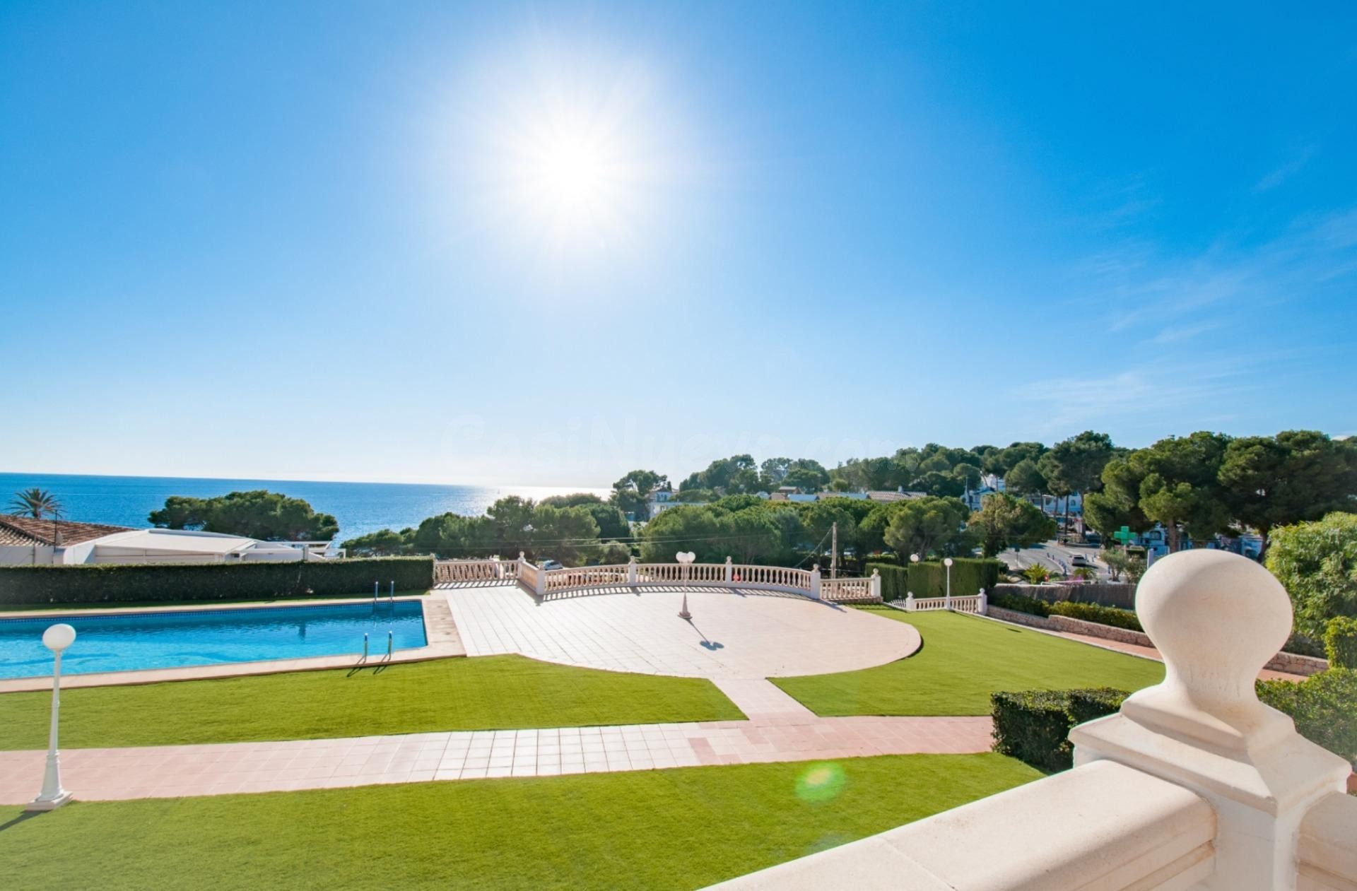 Apartamento en venta en Playetes, Moraira – Vistas panorámicas al mar a 50 m de la playa - foto 2