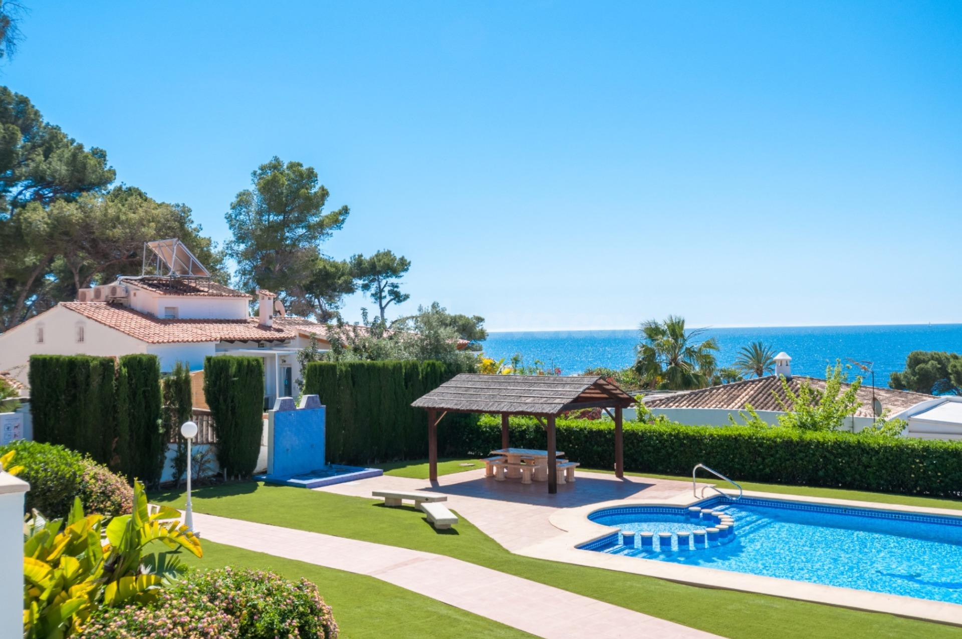 Apartamento en venta en Playetes, Moraira – Vistas panorámicas al mar a 50 m de la playa - foto 3