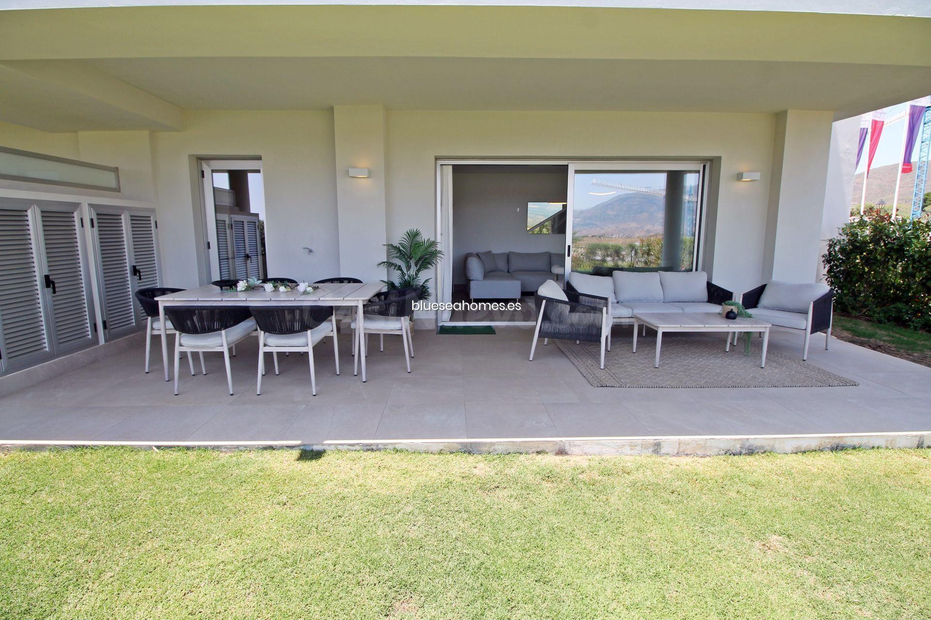 Venta de piso con tres dormitorios en Mijas Costa, Málaga, Costa del Sol