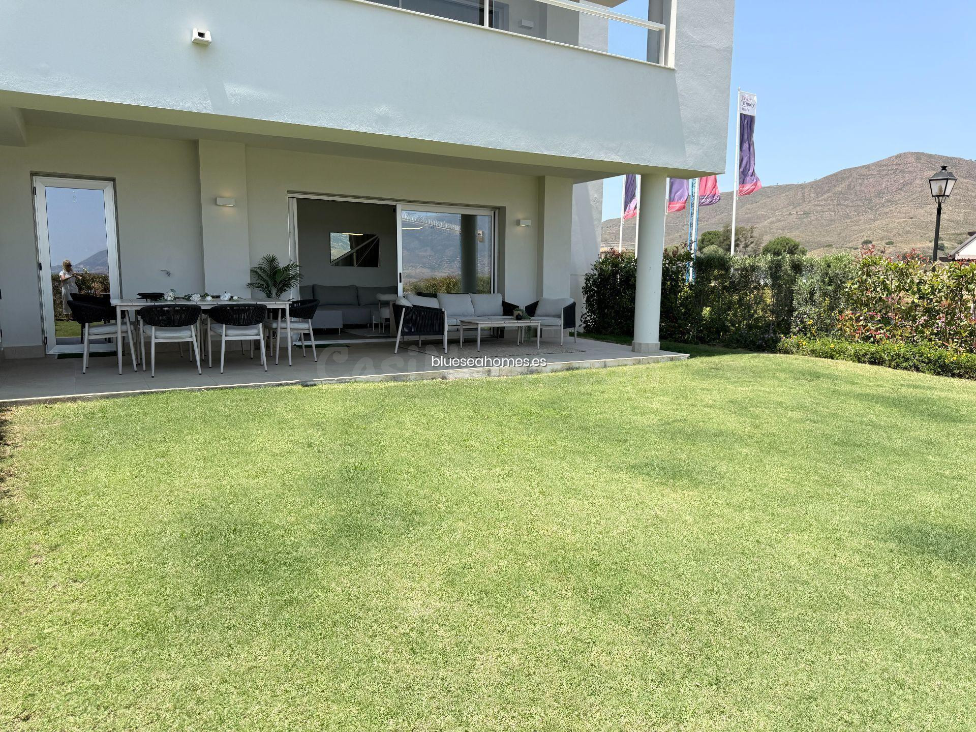 Venta de piso con tres dormitorios en Mijas Costa, Málaga, Costa del Sol