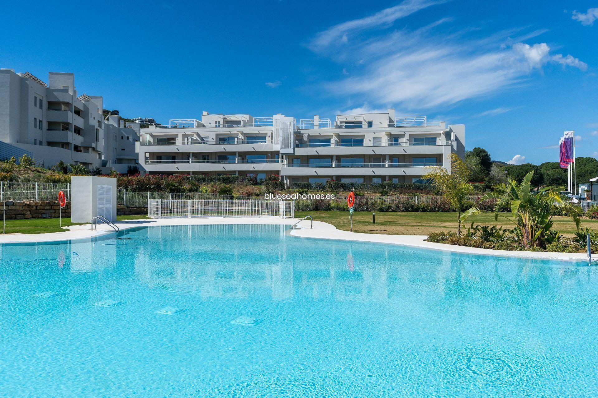 Venta de piso con tres dormitorios en Mijas Costa, Málaga, Costa del Sol