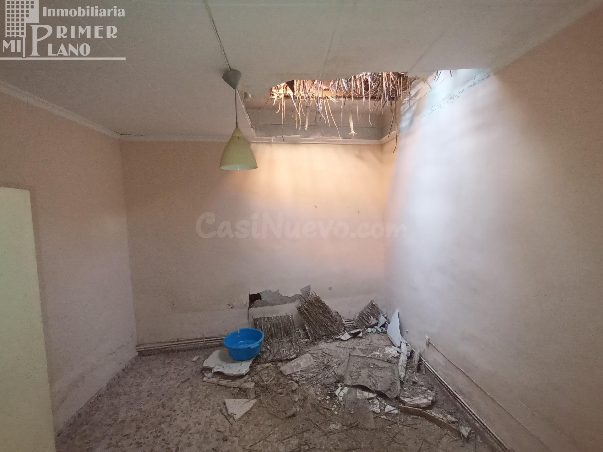 Casa de planta baja junto al centro y c/S Roque de 122 m2 para reformar o derribar por solo 35.000 €