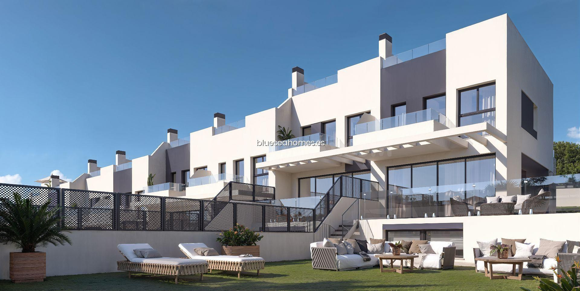 Venta de casa adosada con tres dormitorios en Mijas Costa, M