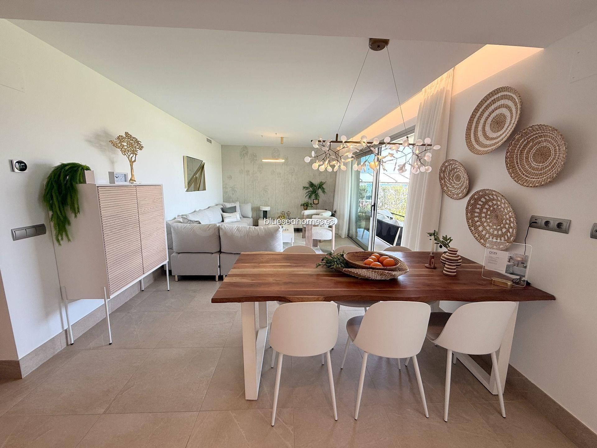 Venta de piso con tres dormitorios en Mijas Costa, Málaga, Costa del Sol