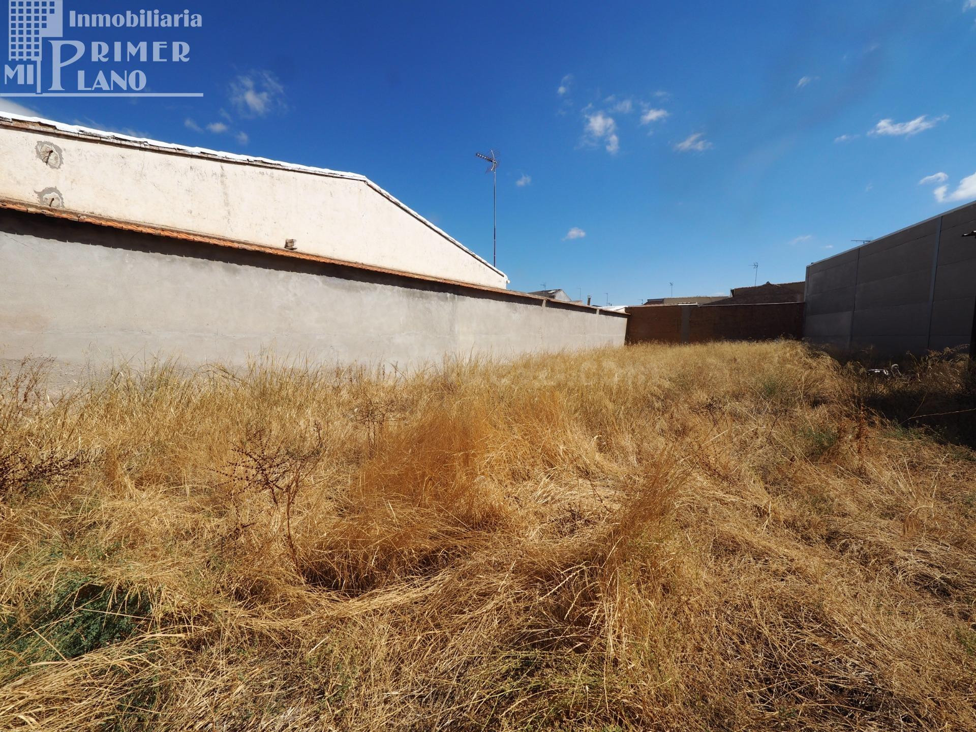 Se vende solar junto a calle Claudio Coello con 244 m2 y 10 