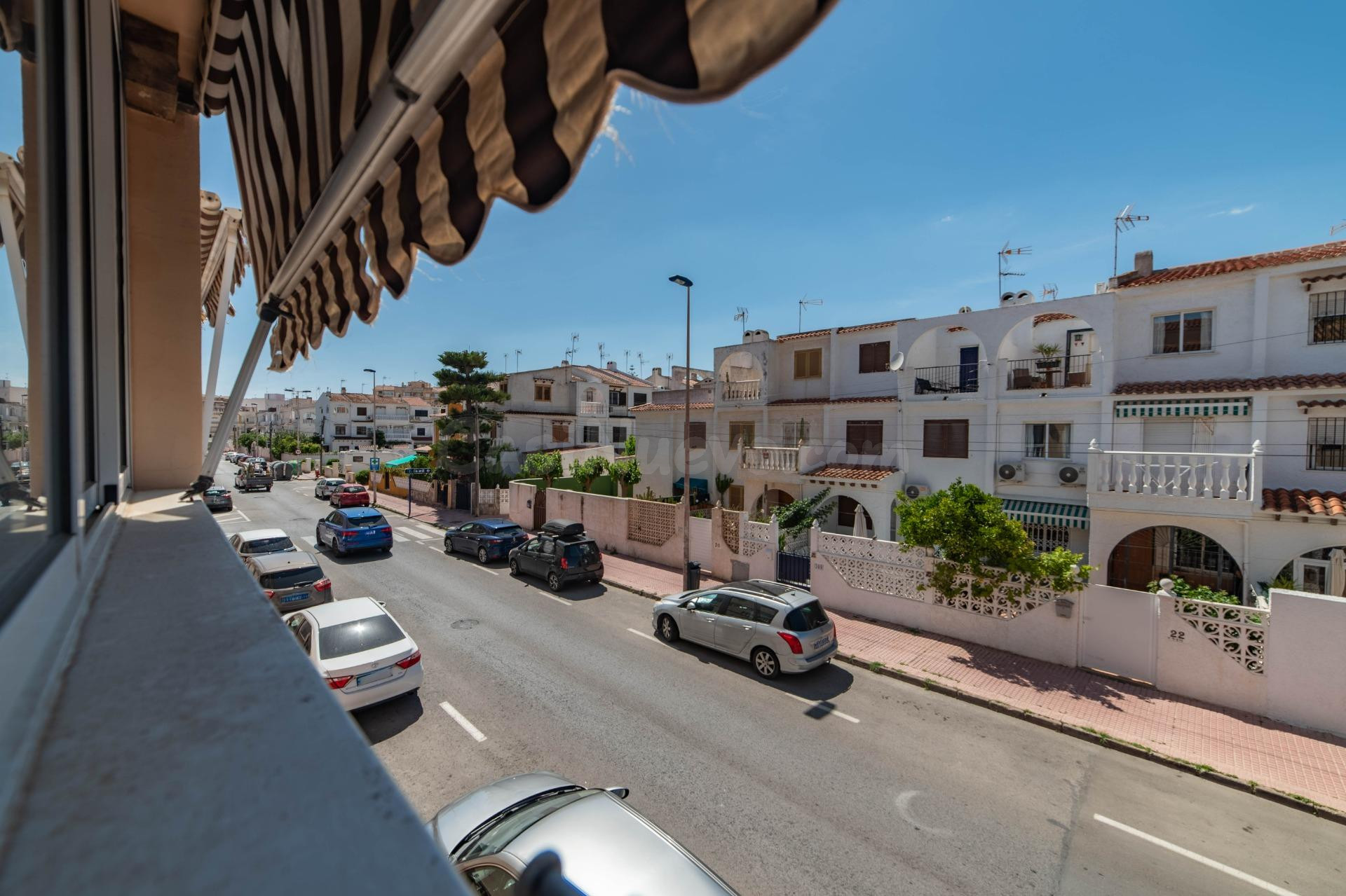 Elegante dúplex reformado con terraza, balcón y vistas a la calle