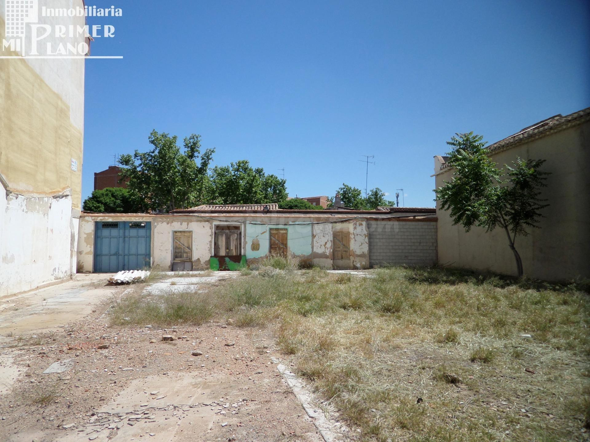*Se vende solar que cuenta con 372 m2 y 11 metros de fachada