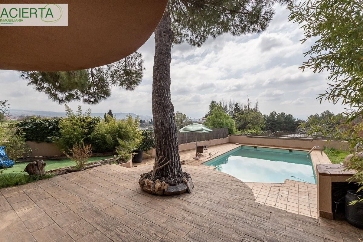 Espectacular casa independiente con piscina y grandes vistas en Monteluz (Peligros)