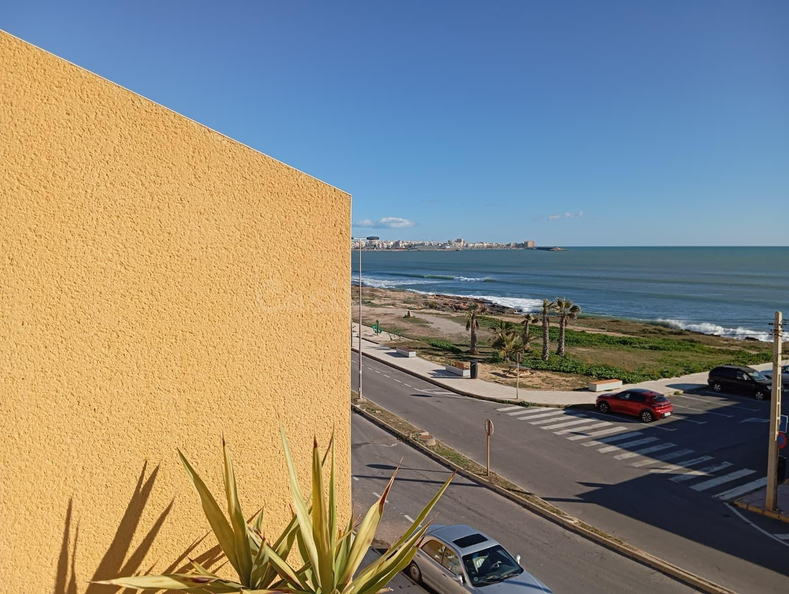 Dúplex exclusivo en primera línea de mar con solárium privado y vistas únicas