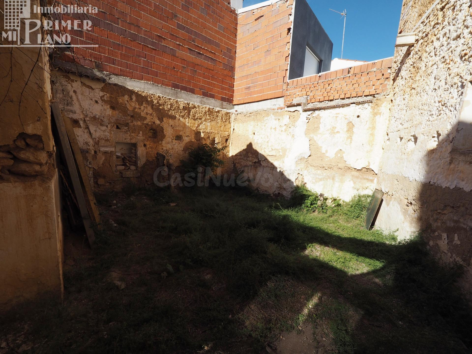 ¡Casa Solar en Tomelloso – Ideal para nueva construcción o r