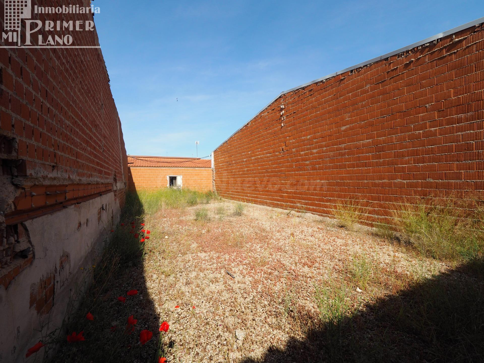 *¡OPORTUNIDAD! Solar en venta de 180 m2 junto a Calle Matade