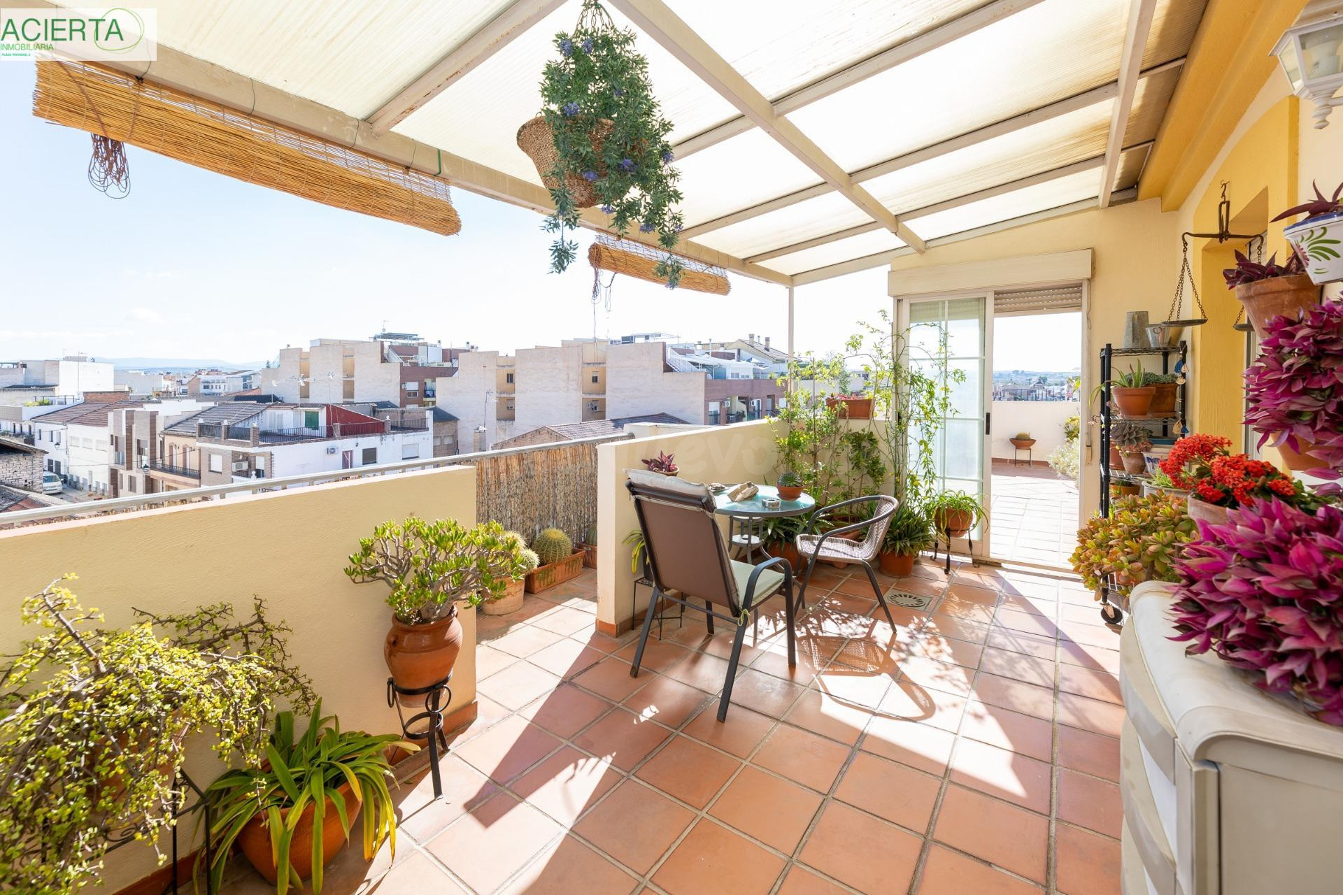 Ático Soleado con Gran Terraza en Esquina