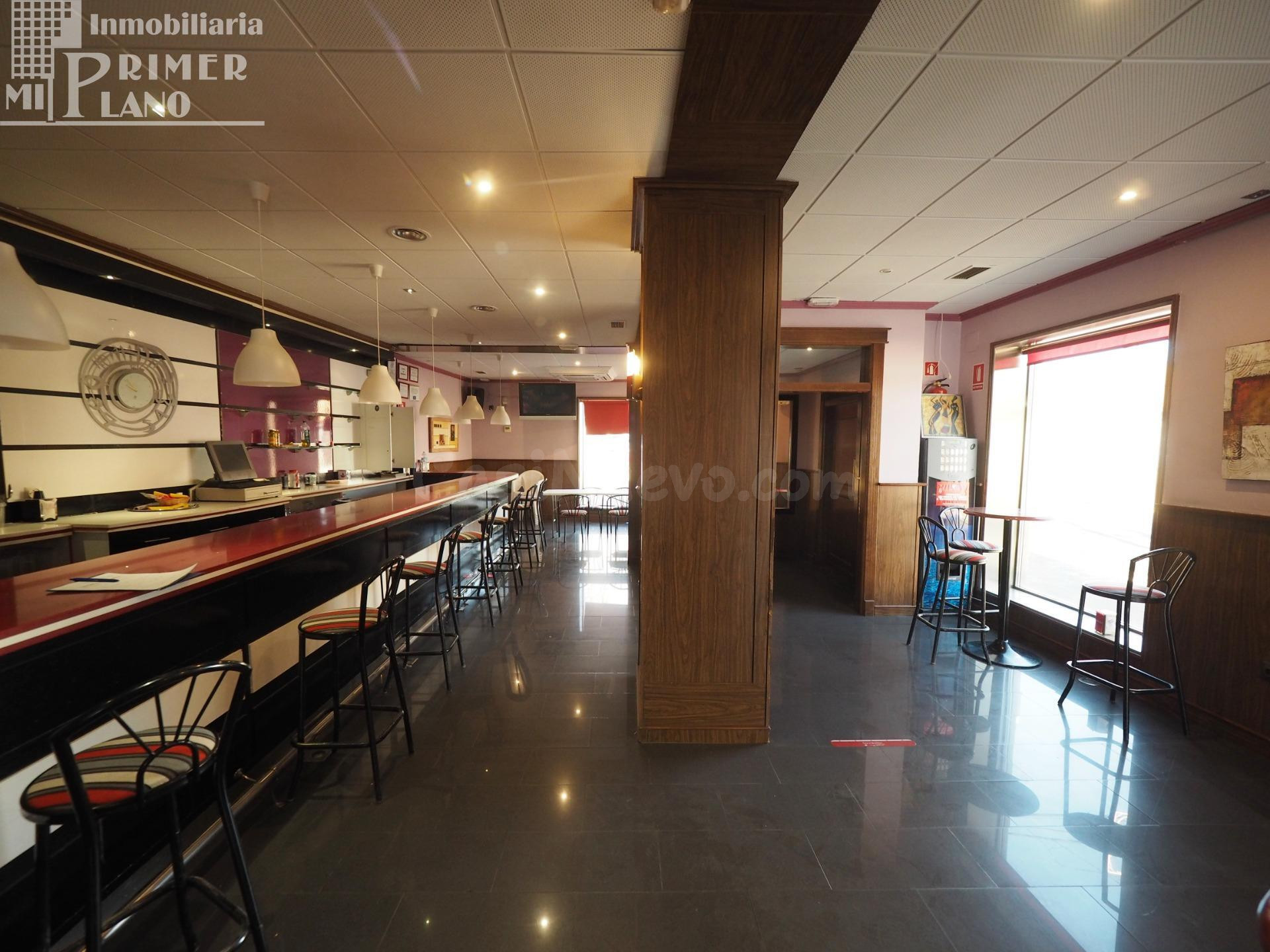 Local Comercial + viviena en Ossa de Montiel - Ideal para In