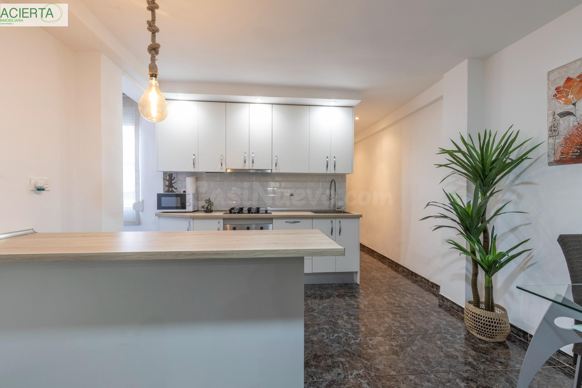 Ático reformado con ascensor, terraza y chimenea, listo para entrar a vivir