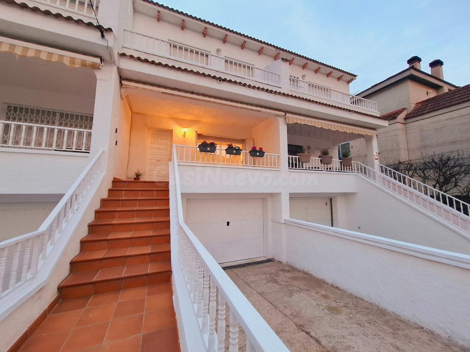 Chalet adosado en Segur de Calafell – Zona Centro, con piscina comunitaria ☀️