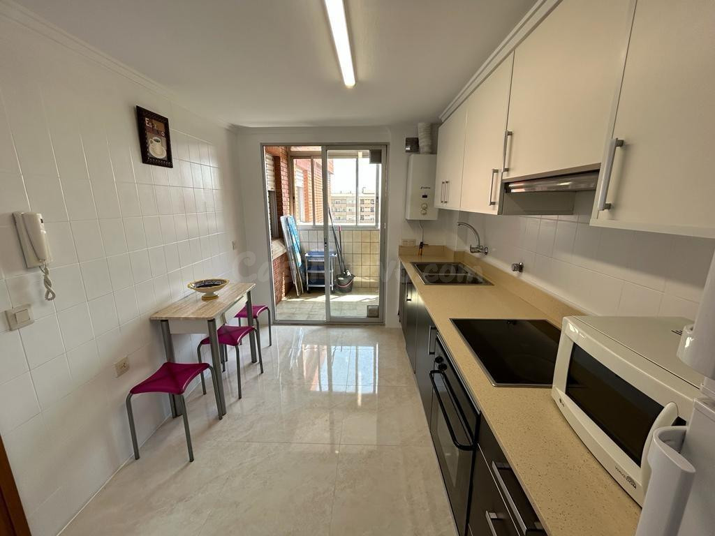 Piso 4 habitaciones 115m² en alquiler - Exposició - foto 3