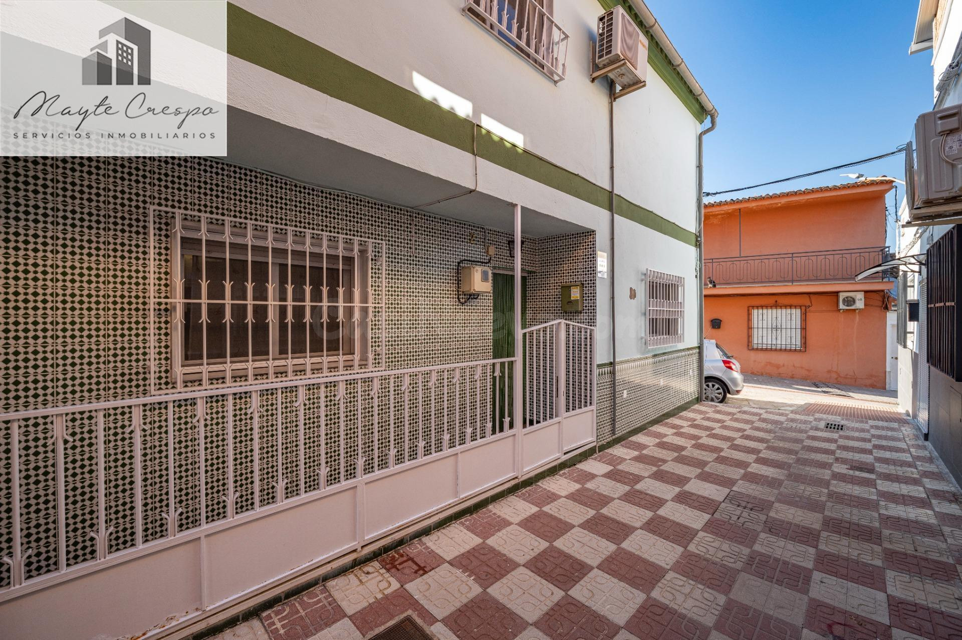 CASA HACIENDO ESQUINA EN ATARFE