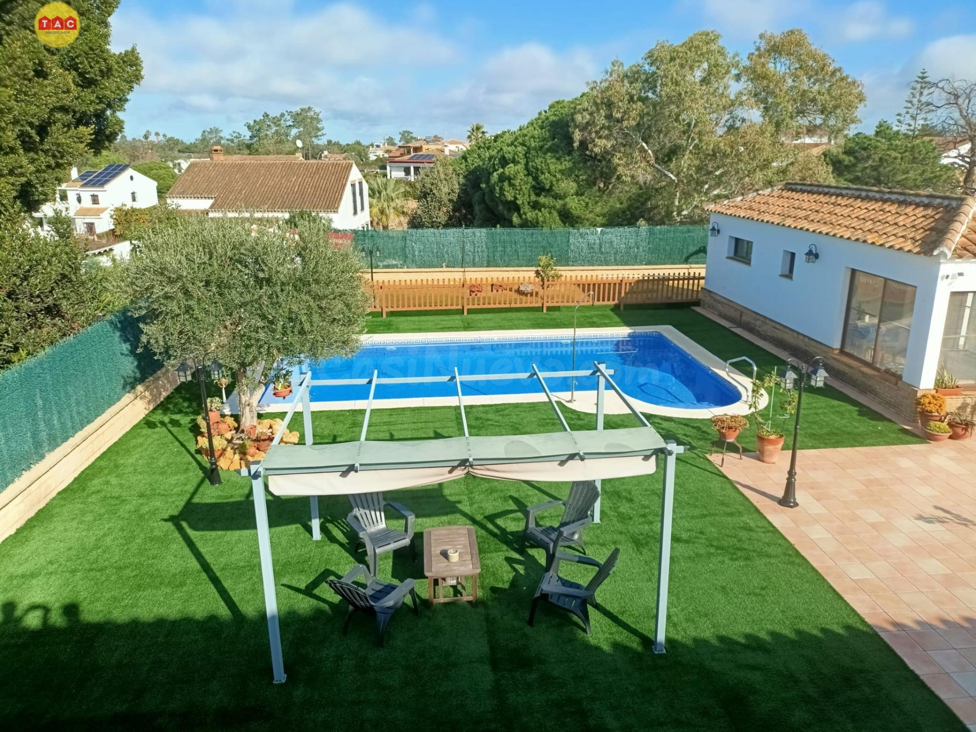 Chalet en Pinares de Lepe