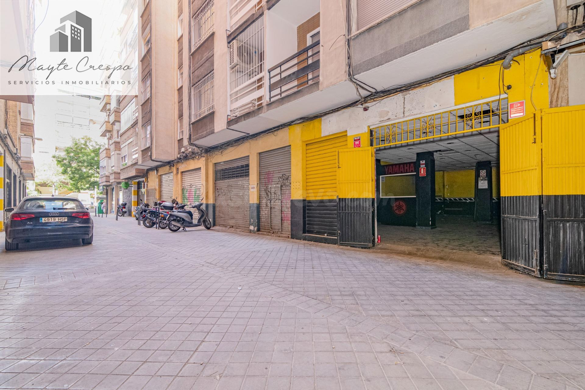 Local en Camino de Ronda 132D con posibilidad de cambio de uso a vivienda