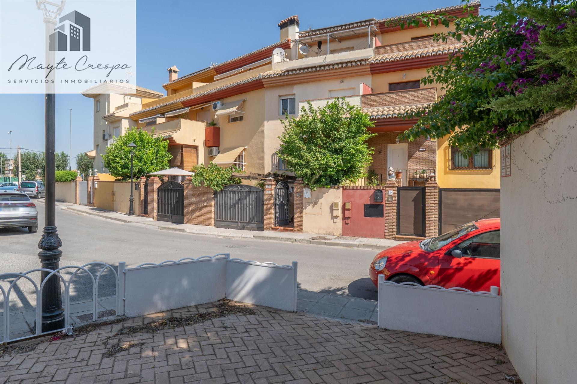 VIVIENDA UNIFAMILIAR ADOSADA EN OGIJARES