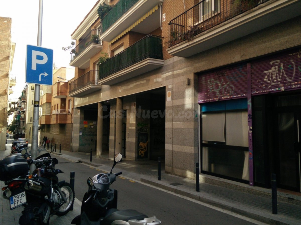 INVIERTA en una cómoda y fácil plaza de aparcamiento en la calle Rei Marti 32