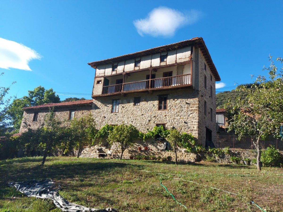 Casa con terreno en Pesaguero - foto 2