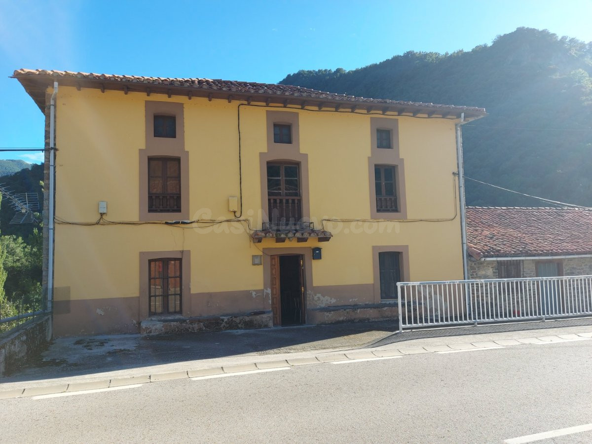 Casa con terreno en Pesaguero - foto 3