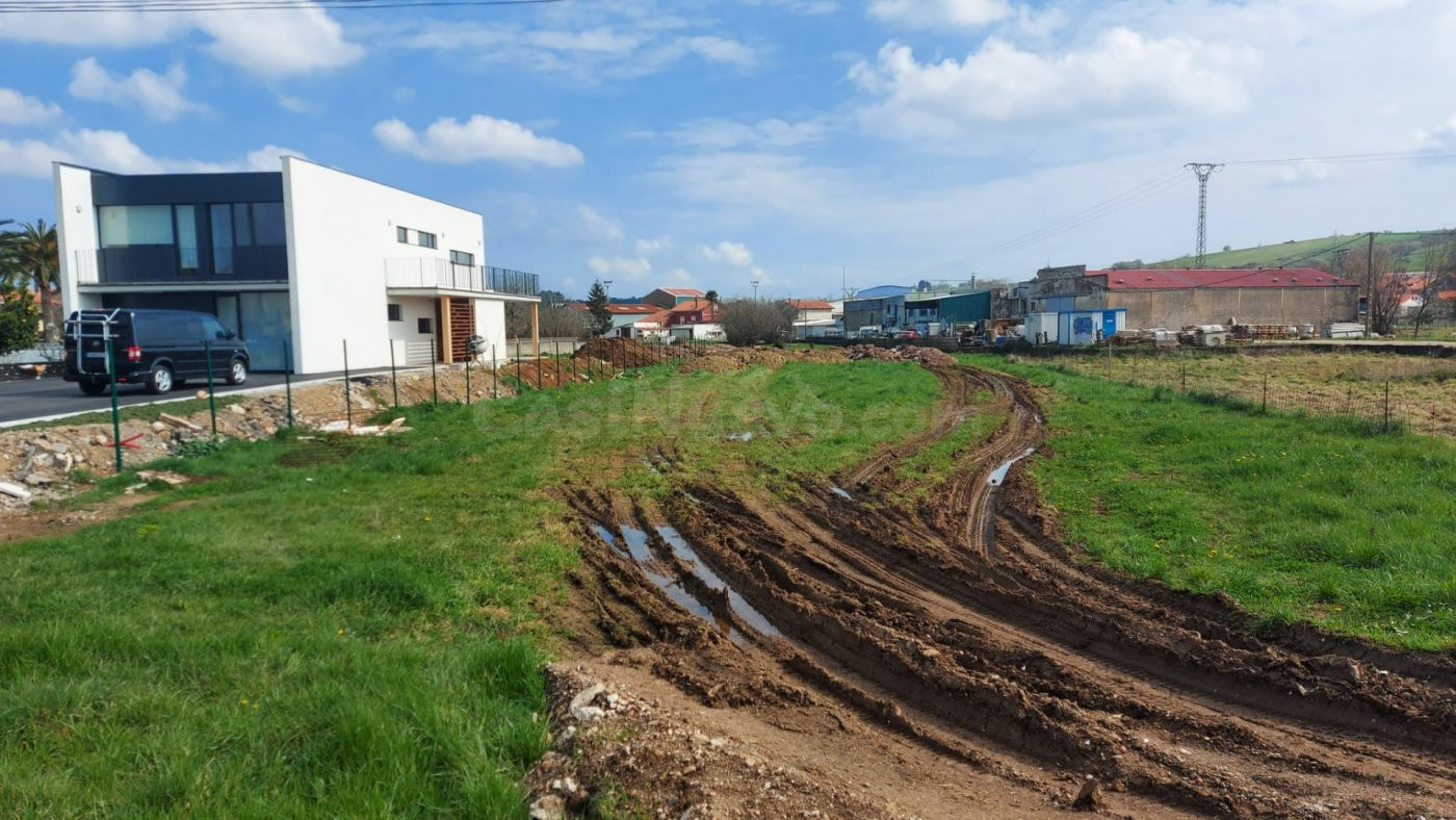 Venta de parcela urbana en Camargo - foto 5