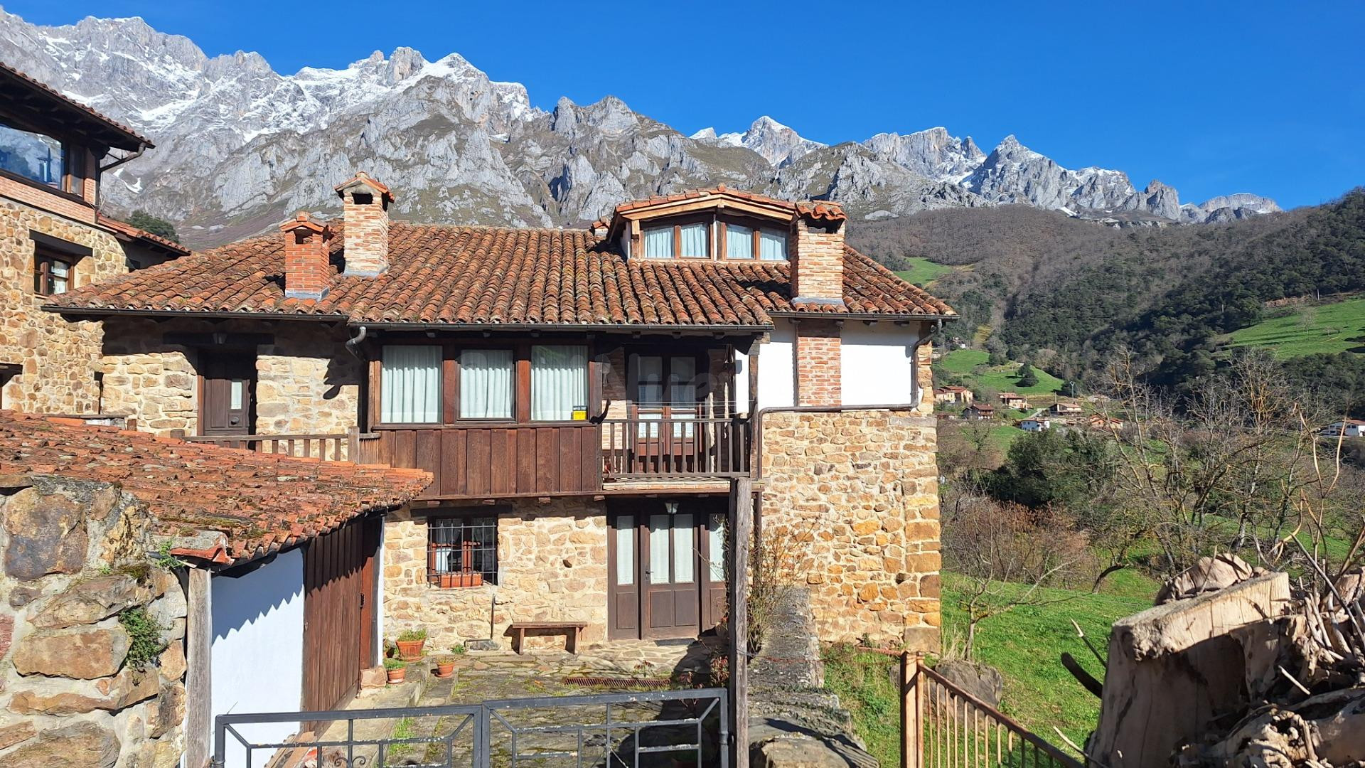 Casa de piedra y madera en venta en Picos de Europa - foto 2