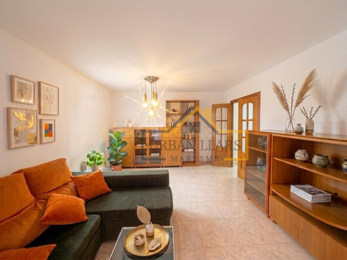 Amplio piso de 4 habitaciones con 2 balcones y ascensor en M